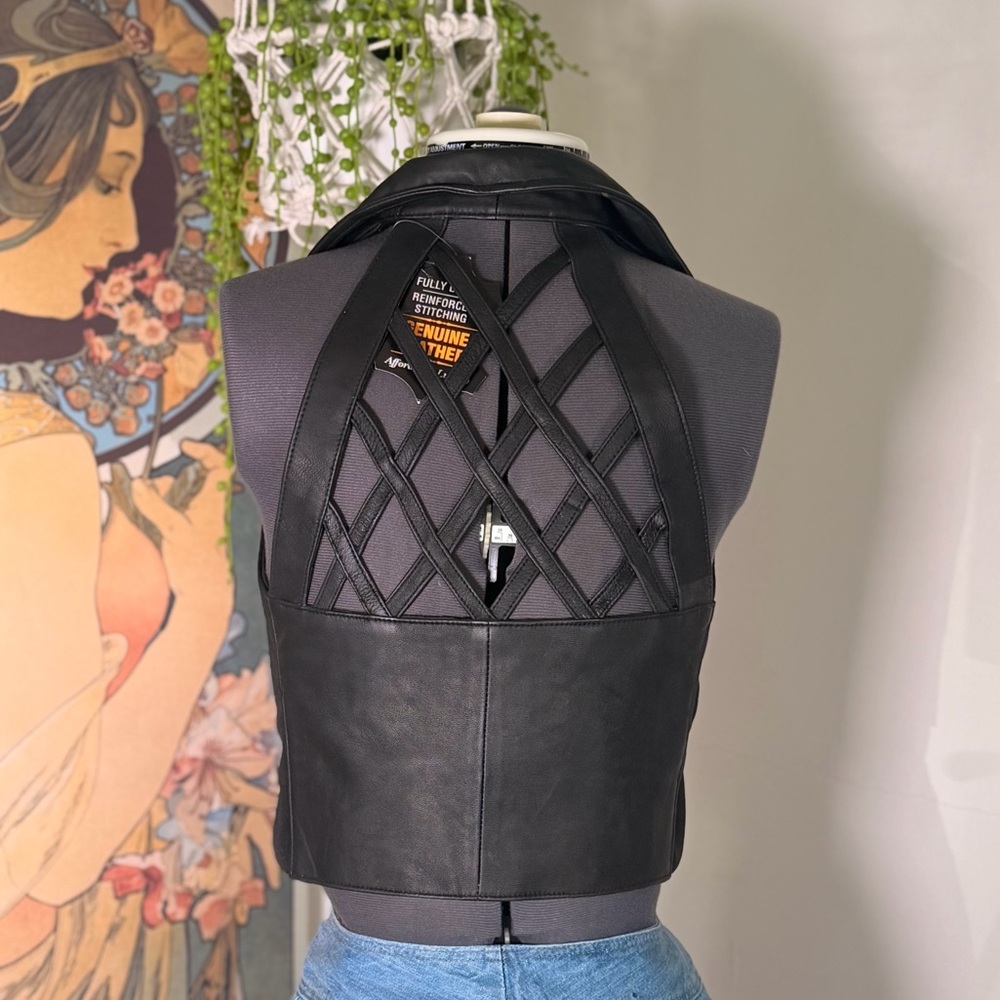 NWT Women’s Black Leather Front Zip Vest With Fun Braided Open Back Halter Top - Picture 3 of 7